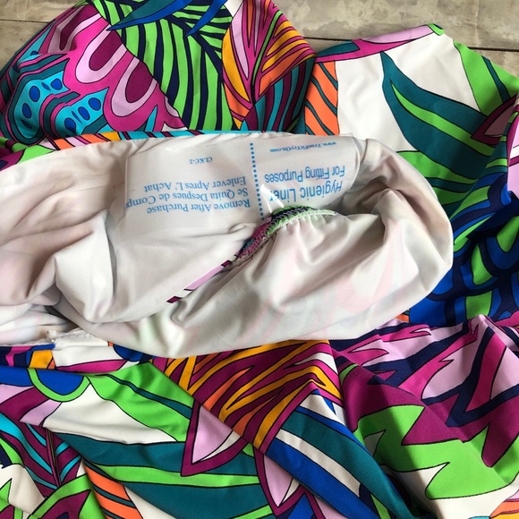 Trina Turk Paradise Plume off shoulder bathing suit one piece size 4 green blue - Picture 8 of 8